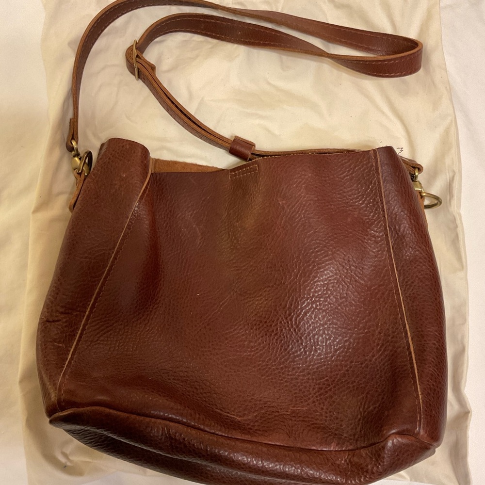 Portland Leather Women’s Butterfly Bucket Bag in Nutmeg